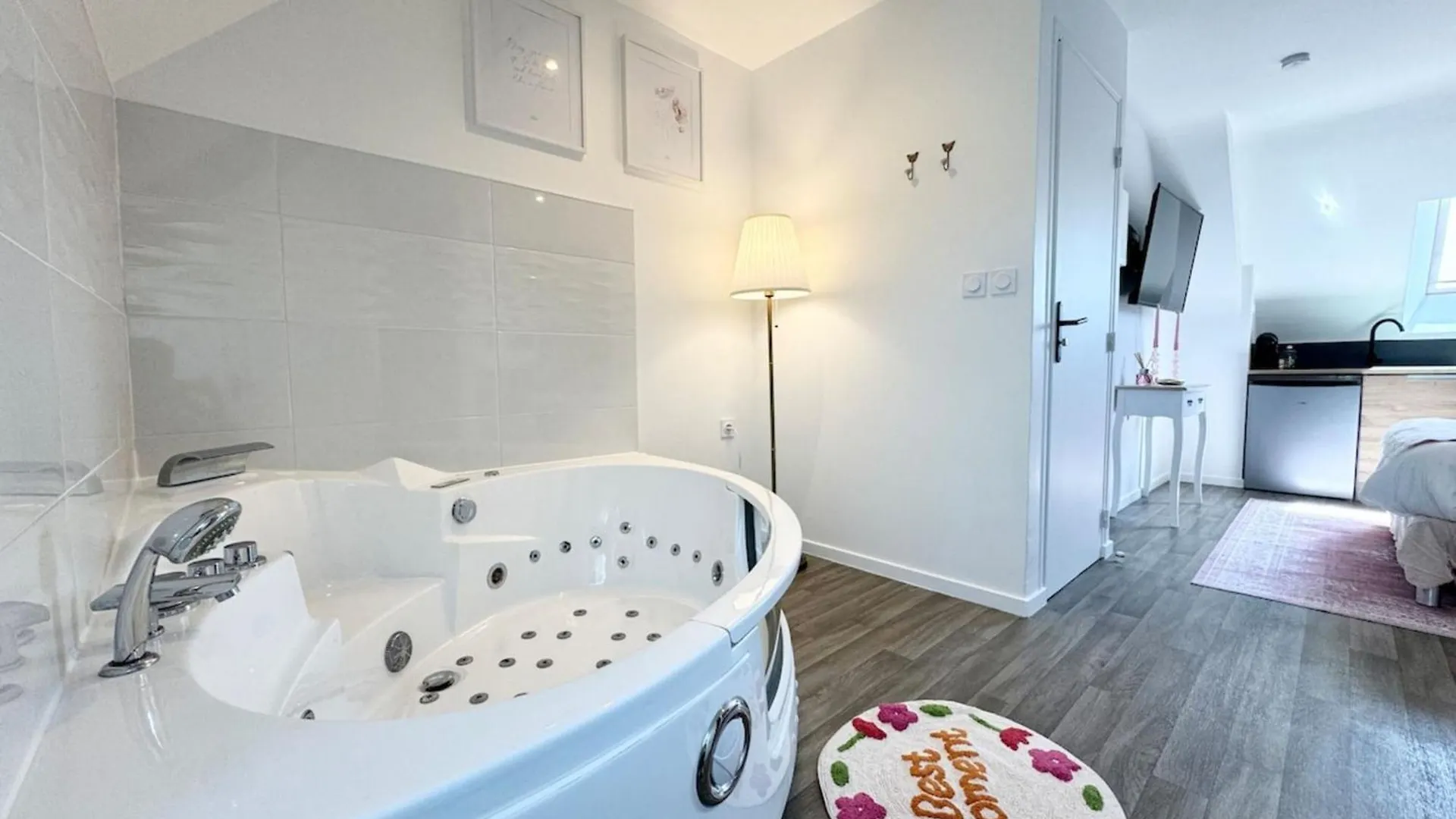 شقة L'Instant Rose - Cocon Fleuri Avec Jacuzzi Quéven