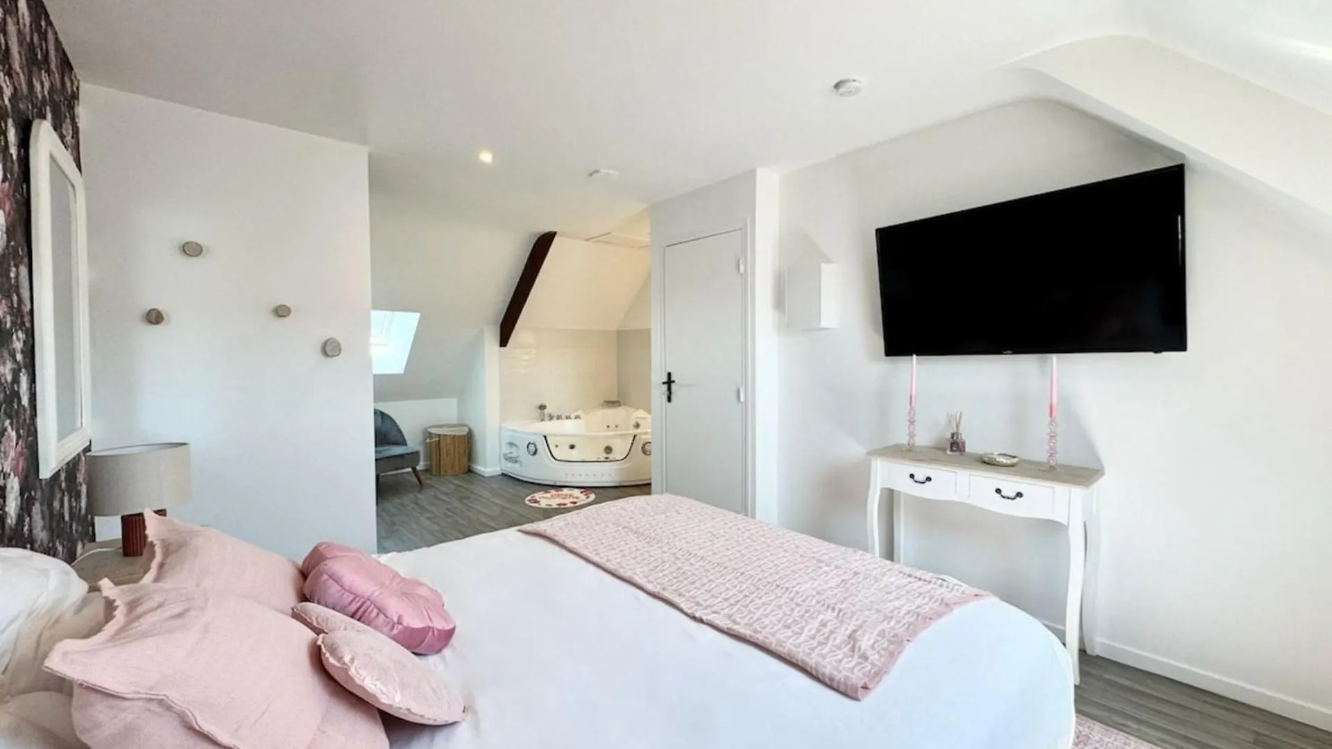 شقة L'Instant Rose - Cocon Fleuri Avec Jacuzzi Quéven 0*,